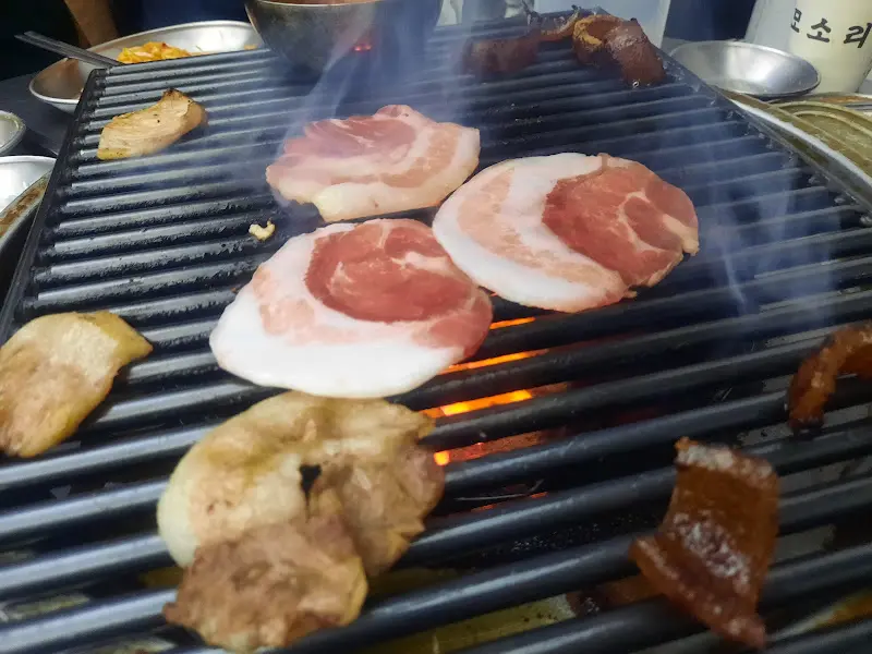 고기 굽는 모습