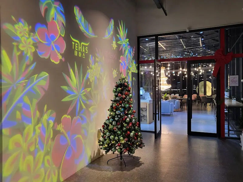 화려한 벽면 그림자