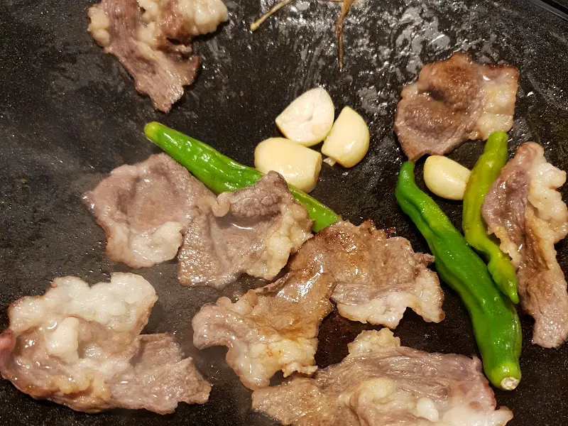 차돌박이와 꽈리고추