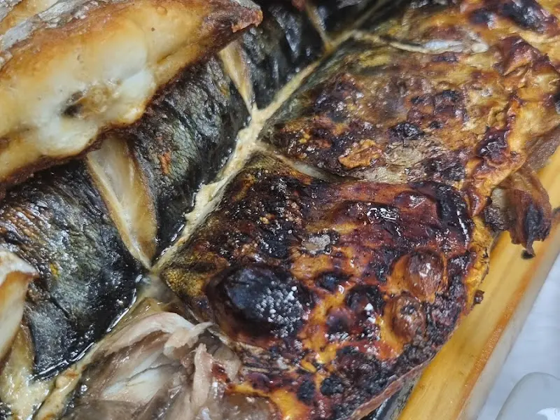 화덕에서 구워진 고등어의 겉바속촉 비주얼