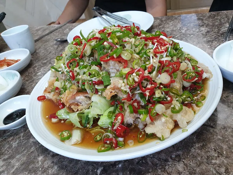 푸짐한 유린기 한 상