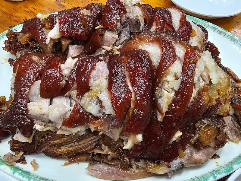 푸짐하게 담긴 족발 한 접시