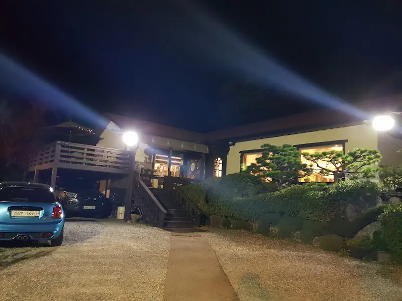 산수유산장 외관