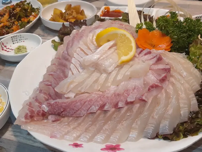 싱싱한 모듬회 근접 사진