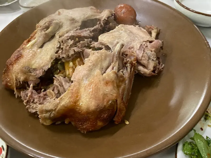 속이 꽉 찬 오리 찰흙구이