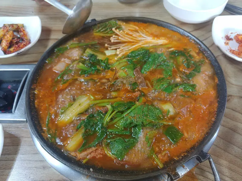 보글보글 끓는 곱창전골