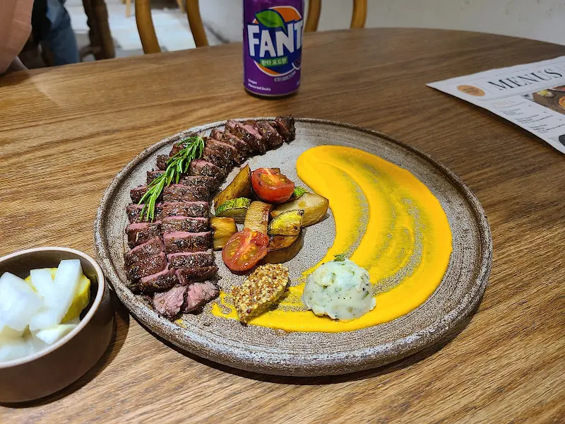 스테이크와 곁들여 먹는 다양한 가니쉬