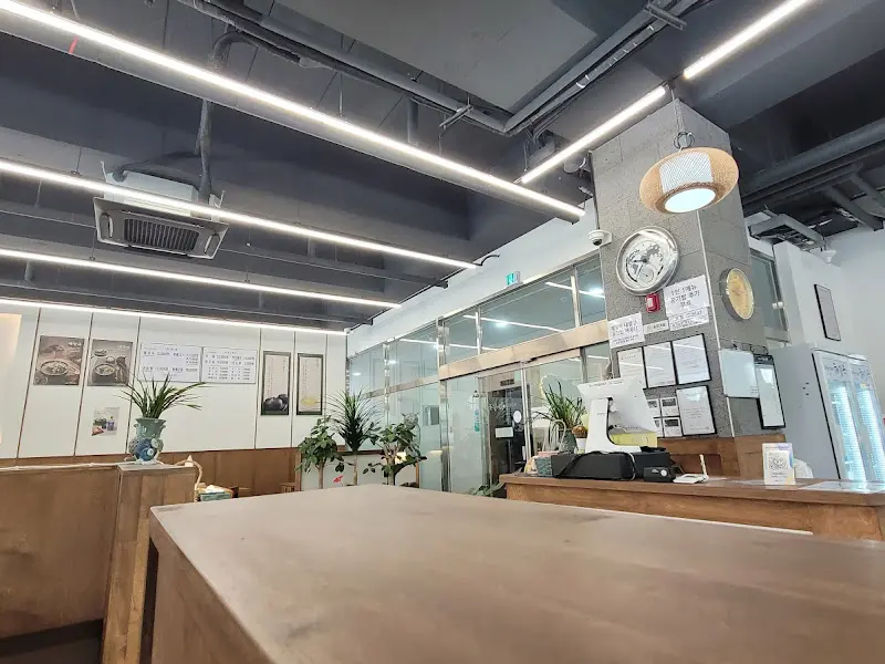 깔끔한 매장 내부