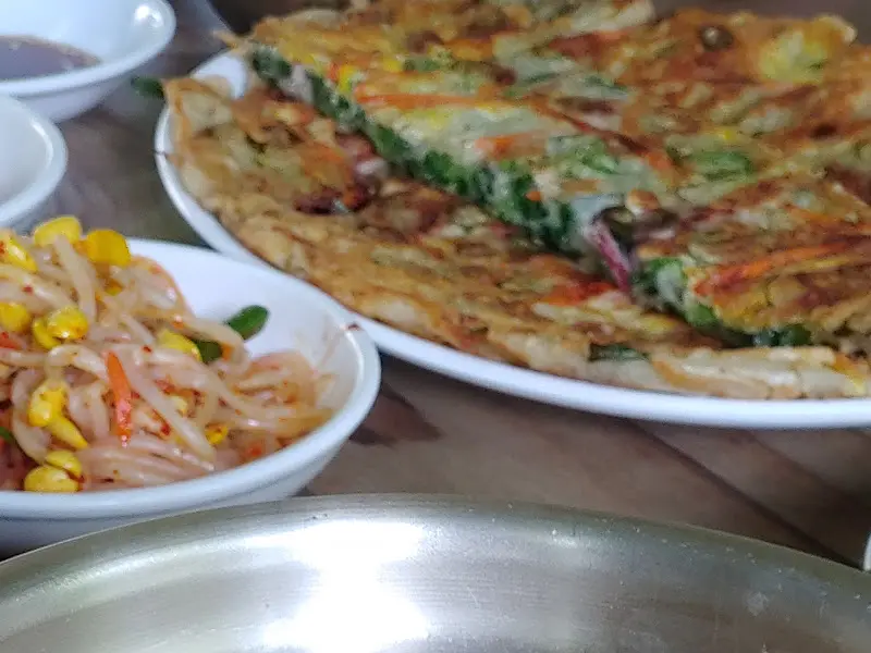 파전과 콩나물무침의 조화