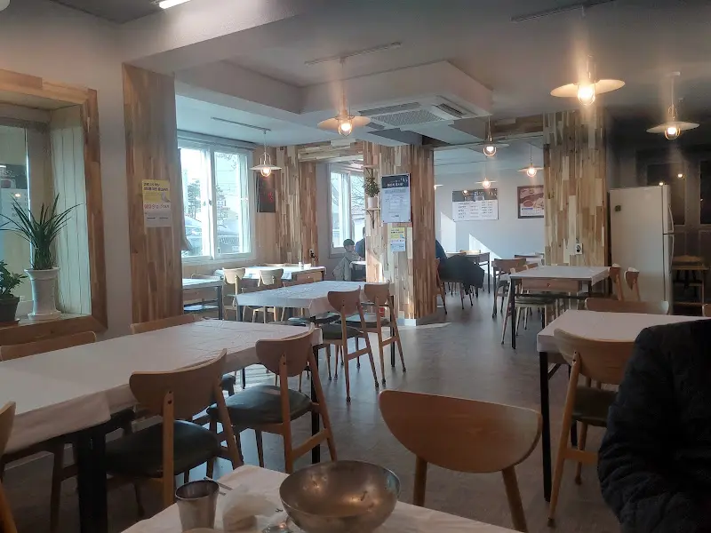 꽃돌식당 내부