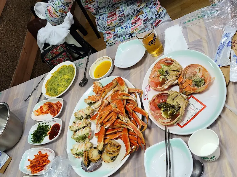 대게와 곁들임 음식