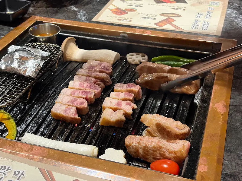 직원분이 직접 구워주는 고기