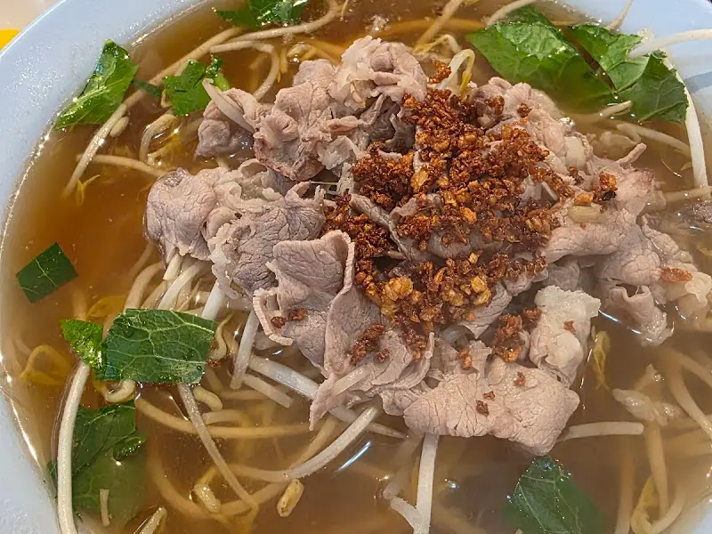 깔끔한 국물이 인상적인 쌀국수