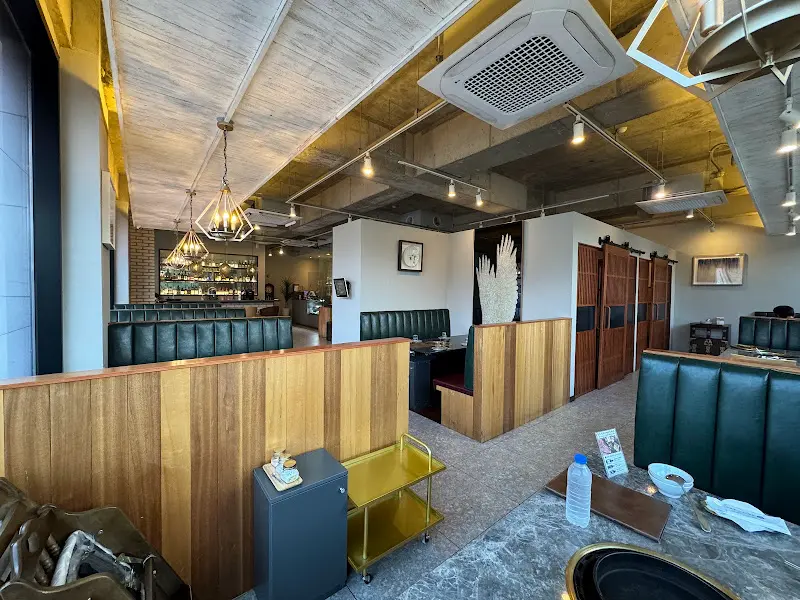 프라이빗한 식사를 위한 테이블 배치