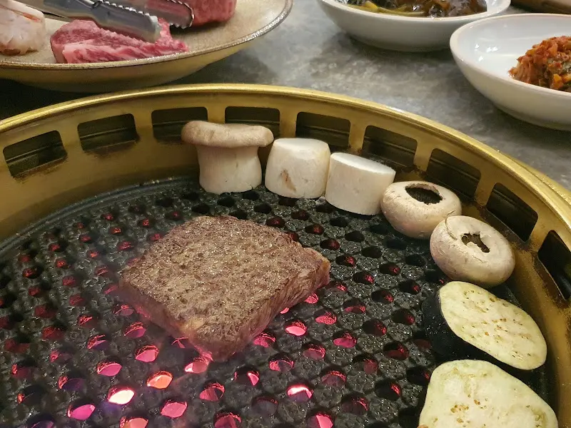 맛깔스러운 김치전골