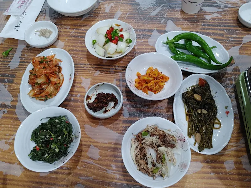 정갈하게 차려진 밑반찬
