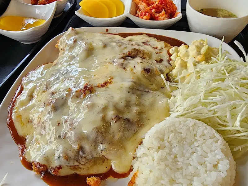 푸짐한 치즈돈까스