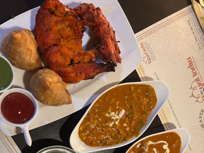 탄두리 치킨과 사모사