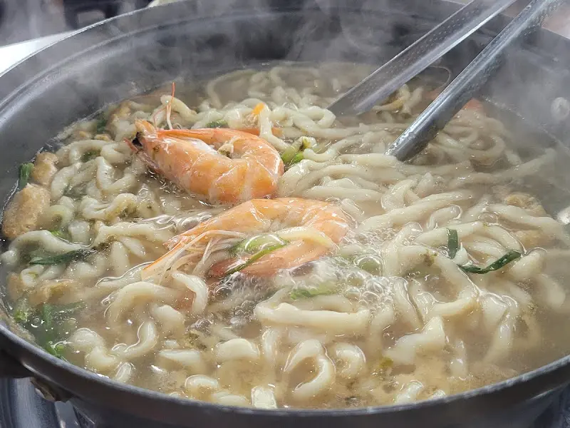 칼국수 속 새우