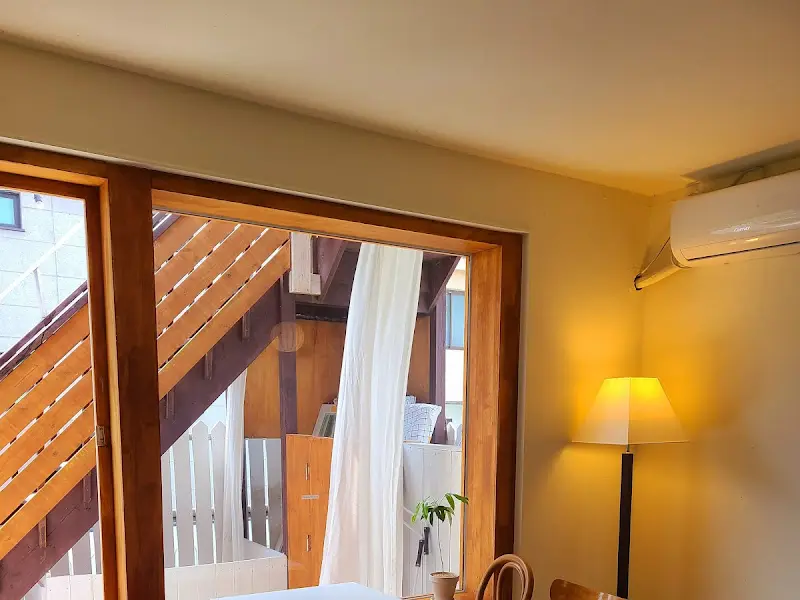 따뜻한 햇살이 들어오는 창가