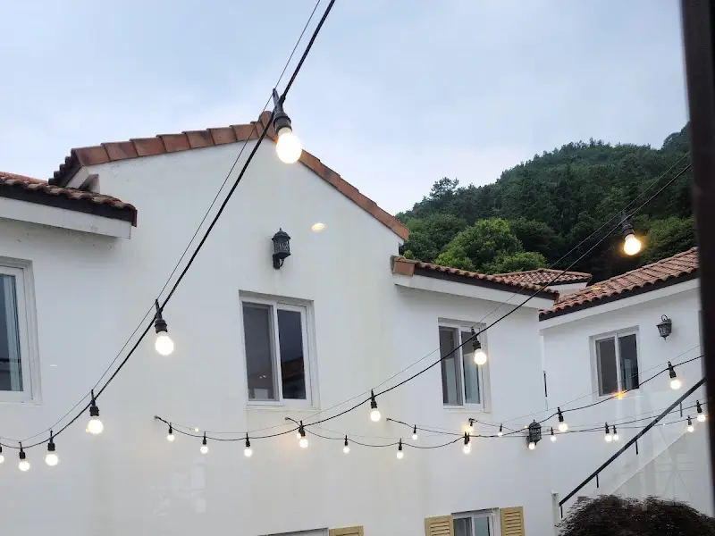 카페 외부 조명