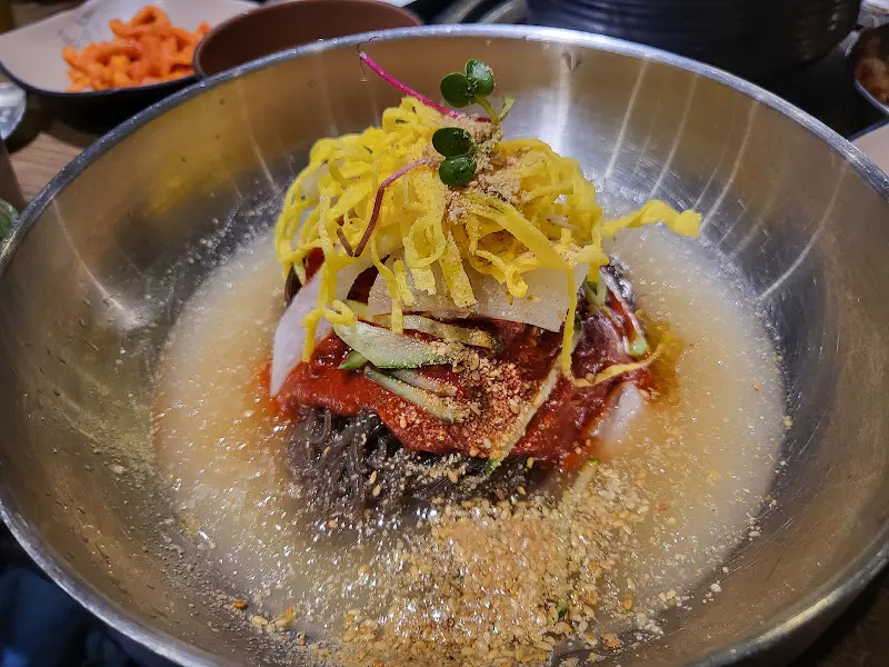 통삼국 비빔냉면