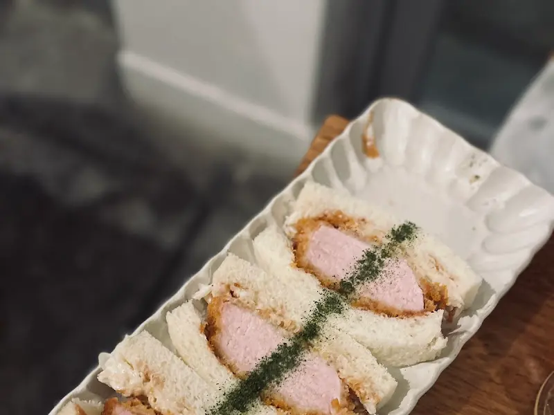 먹음직스러운 가츠산도