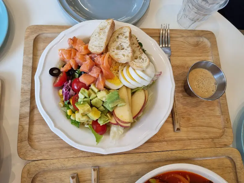 연어 아보카도 샐러드