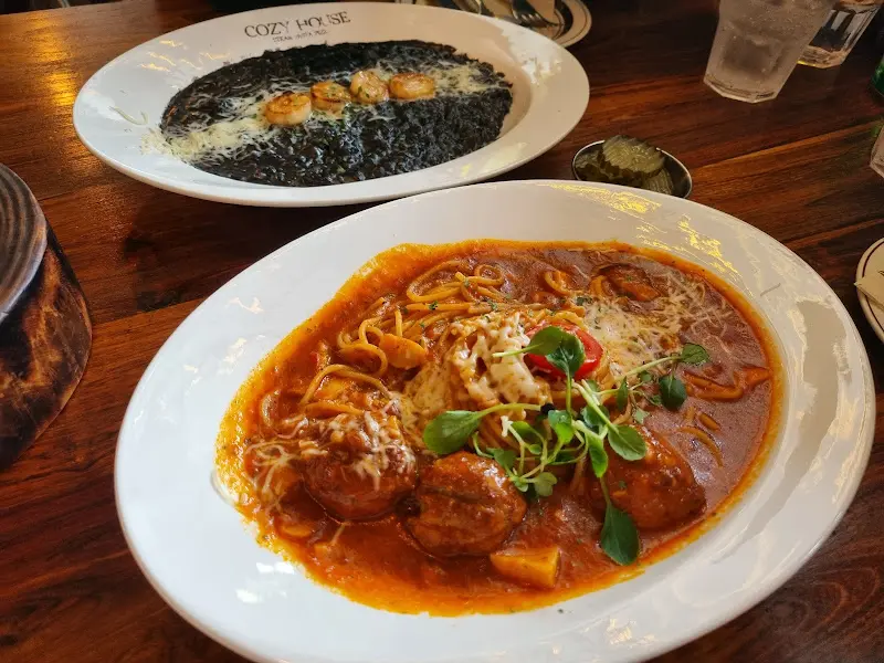 미트볼 토마토 파스타와 관자 먹물 리조또