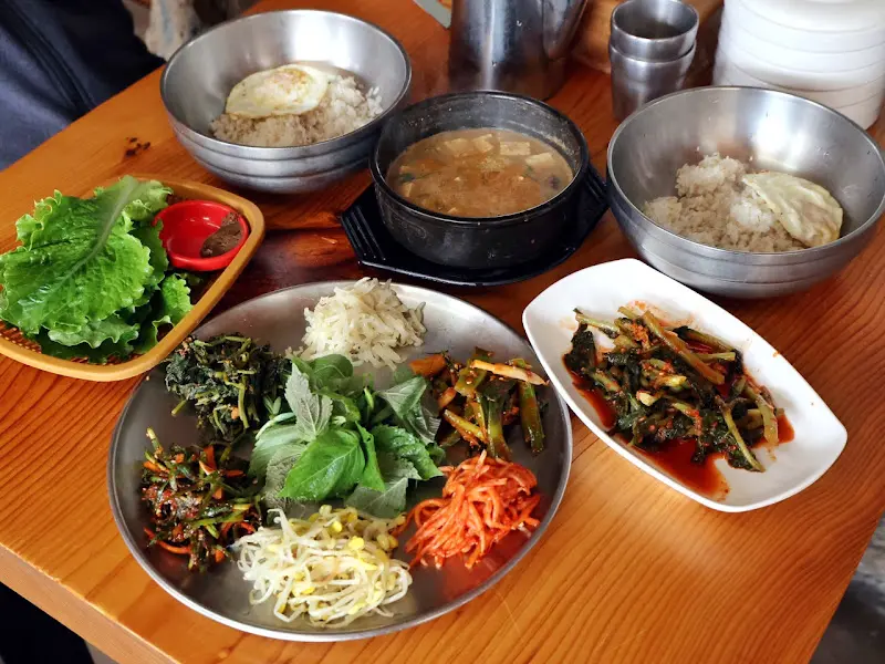 푸짐한 보리밥 한 상