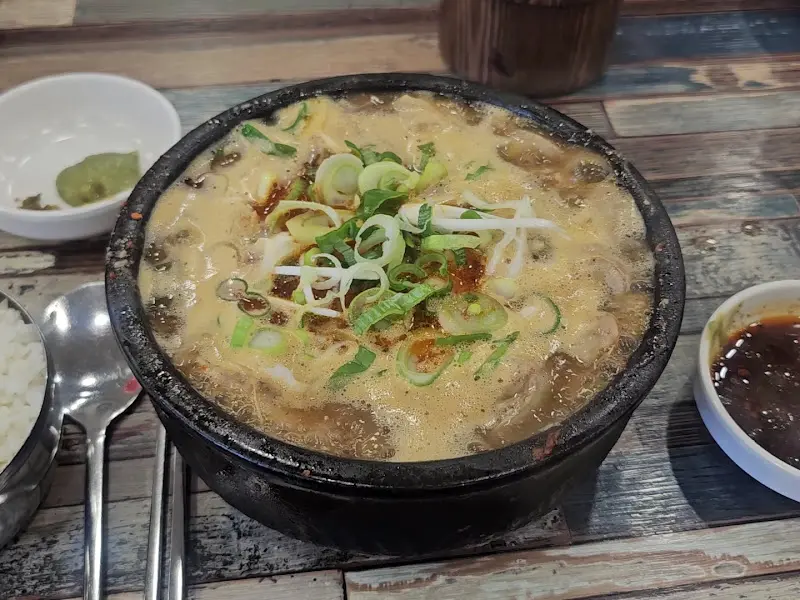 해장국과 겨자 소스, 숟가락