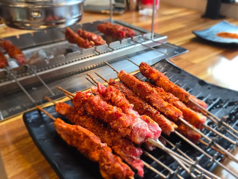 자동으로 돌아가는 양꼬치 구이