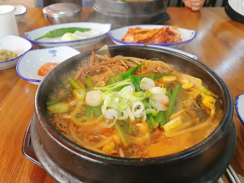 푸짐한 곱창탕 한 상 차림