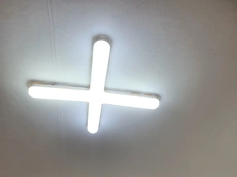 수아네 식당 천장