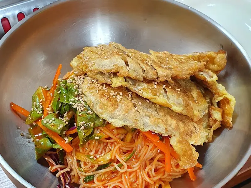 육전비빔국수