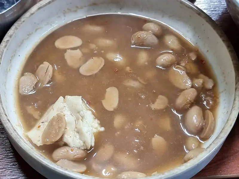 청국장의 콩알이 살아있는 모습