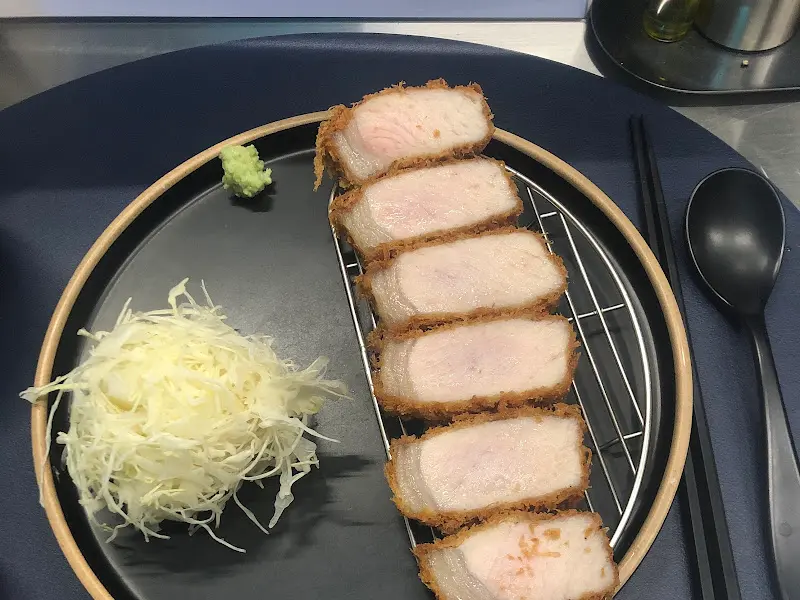 돈카츠와 샐러드