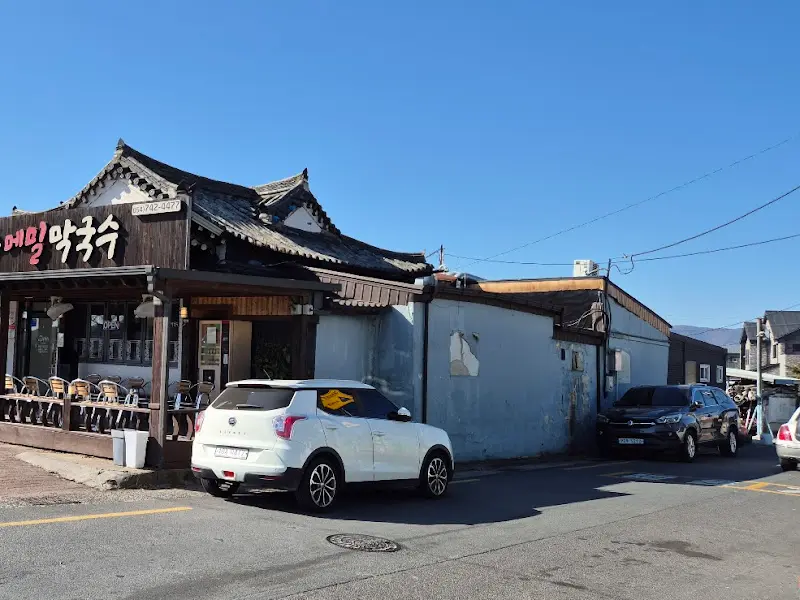 메밀막국수 식당 외부 전경