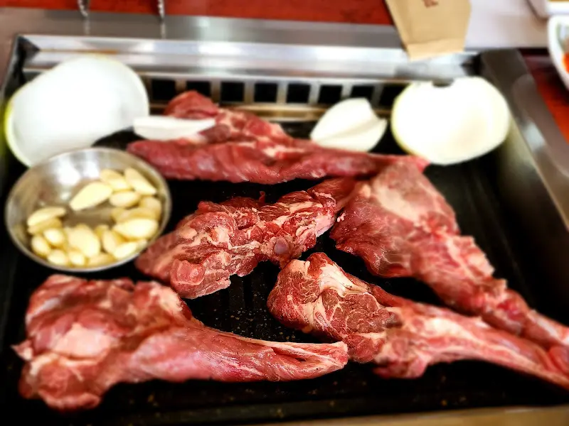 불판 위 양고기