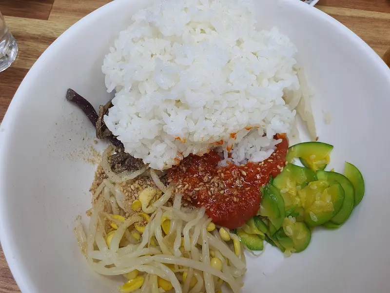 비빔밥 재료와 밥