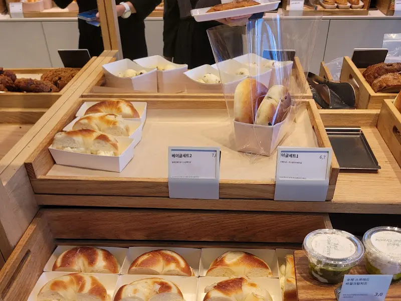 칠암사계 내부 모습