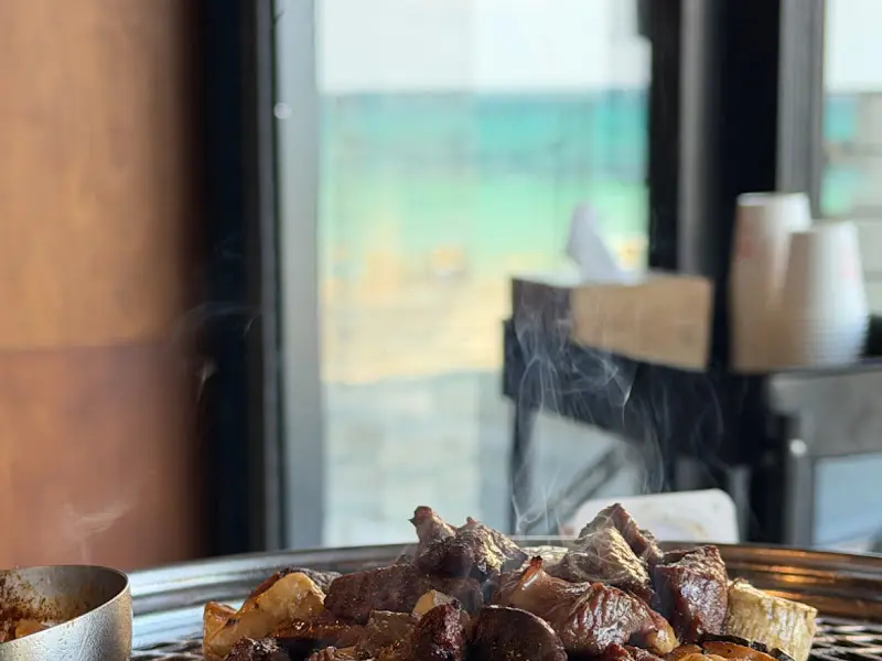 창밖으로 보이는 월정리 바다