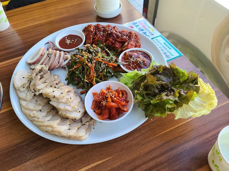 오징어보쌈 한 상차림