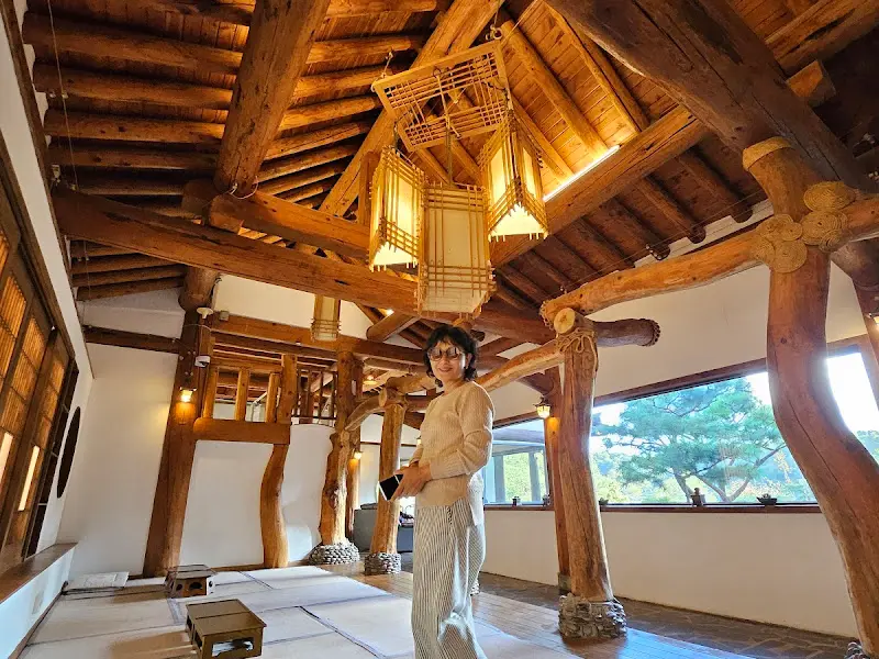 이와 카페 내부