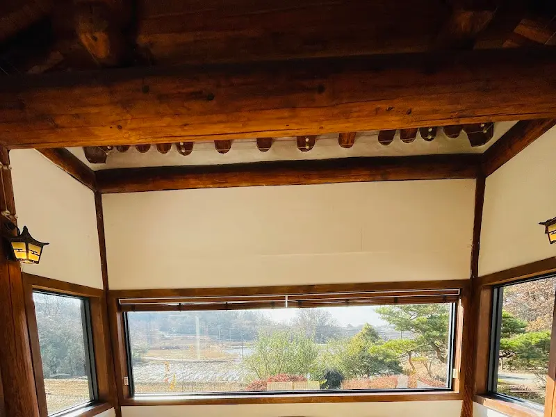 이와 카페 내부