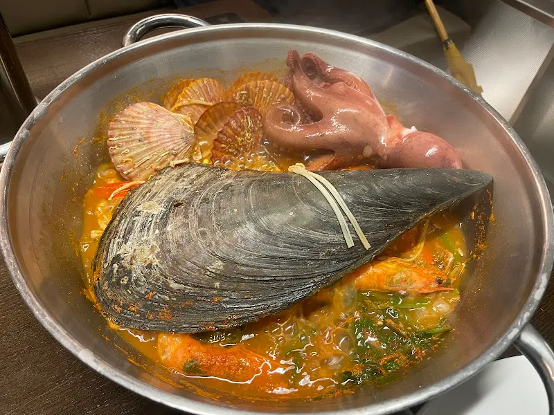 해산물이 가득한 해물탕
