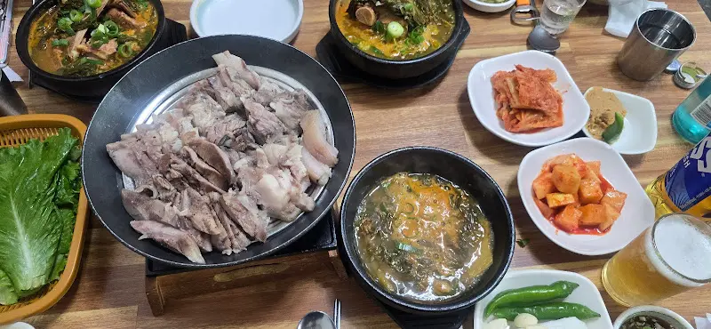 빙그레 국밥 한 상 차림