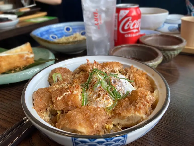 하지메 카츠 테이블 전경