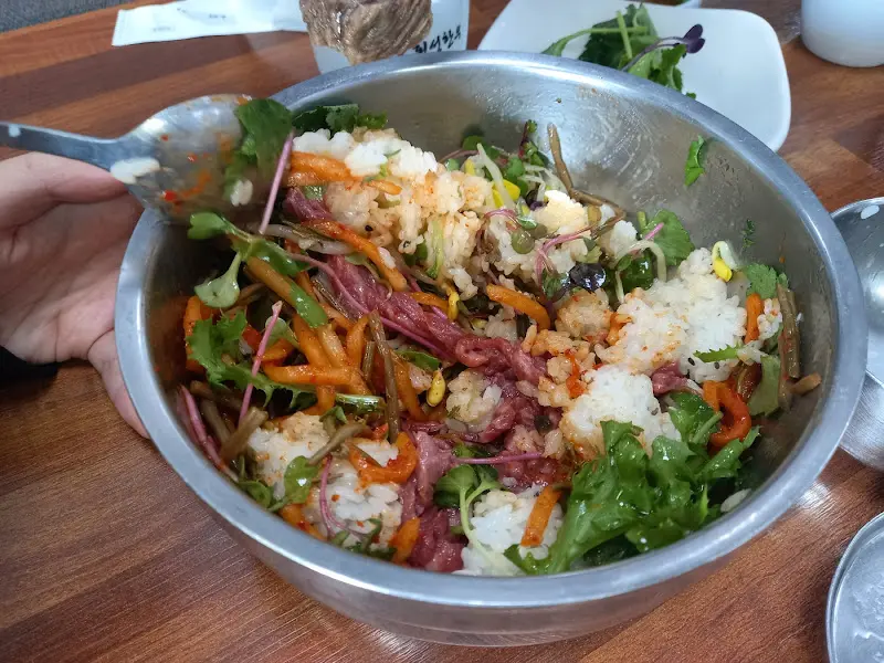 육회비빔밥의 향연