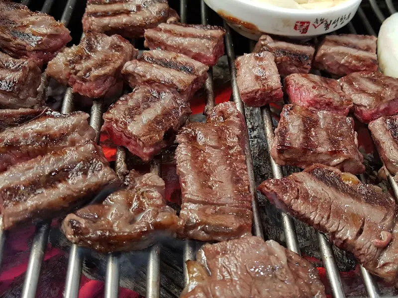 육즙 가득한 한우 조각들